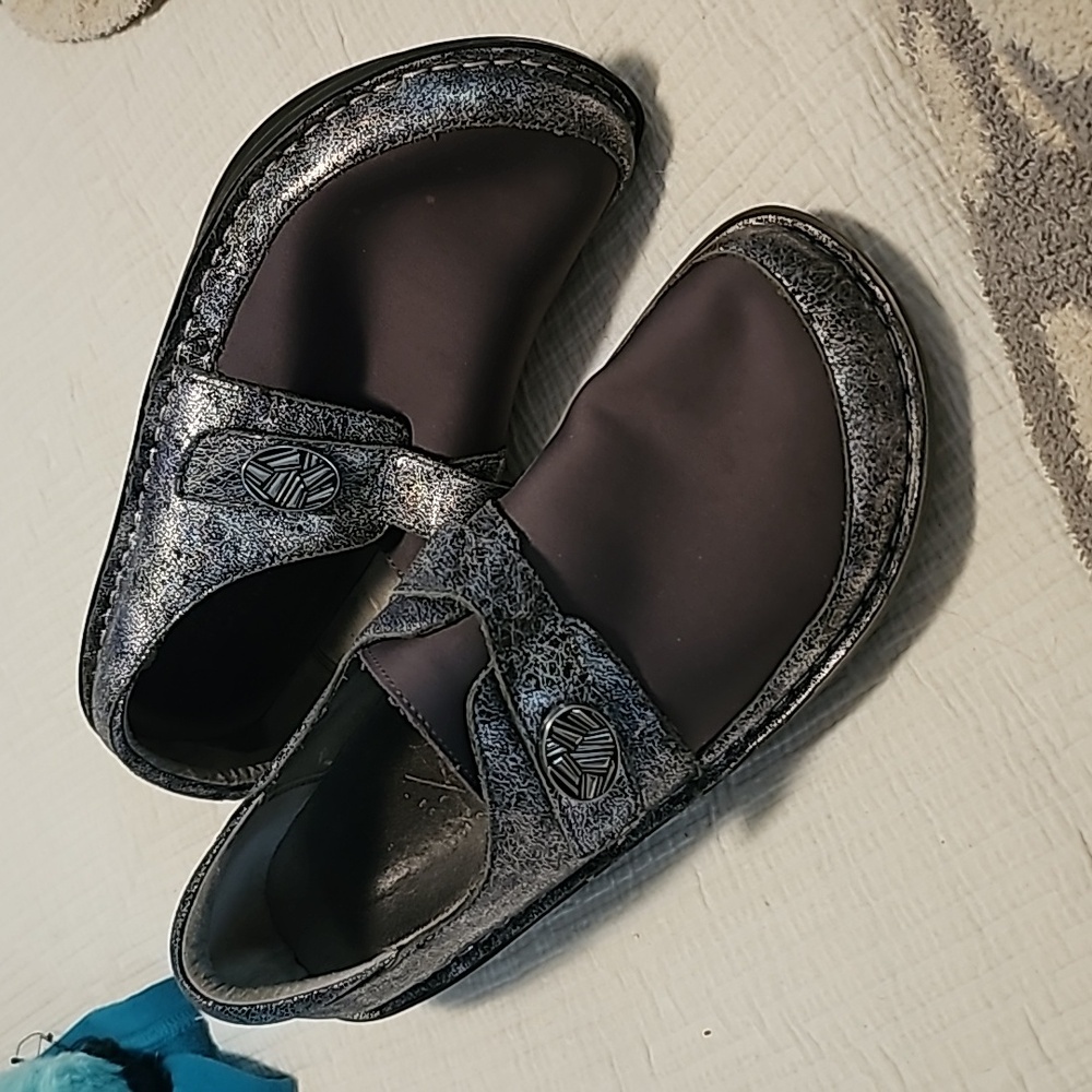 Alegria Dena Dream Fit Grey Metalic ice leather neoprene shie size 40